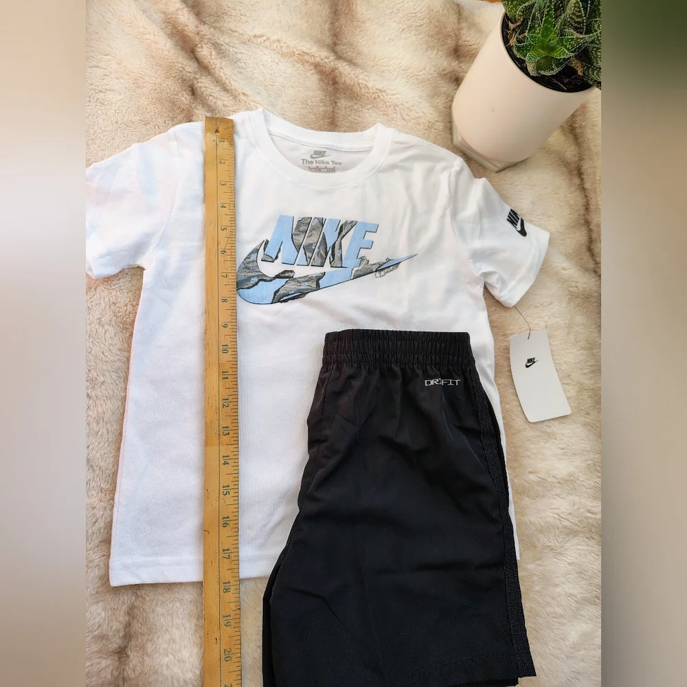 Nike Boy's Performance Set 🩳👕🤗 - Picture 2 of 8